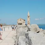 Spacious In Caorle With Shared Pool Apartament