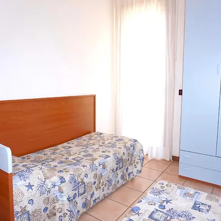Spacious In Caorle With Shared Pool *