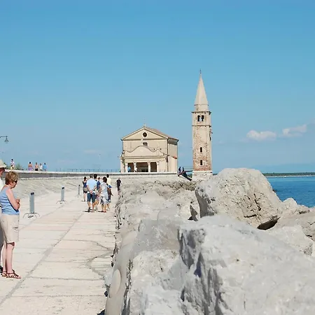 Apartment Spacious In Caorle With Shared Pool