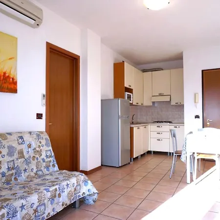アパート Spacious In Caorle With Shared Pool *