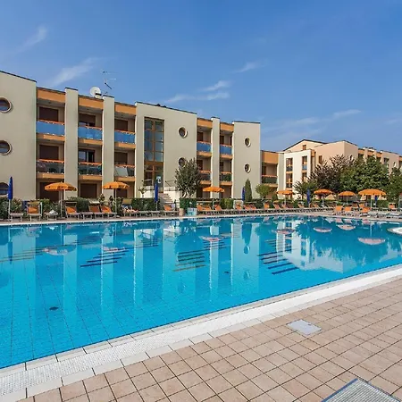 Spacious In Caorle With Shared Pool Apartment