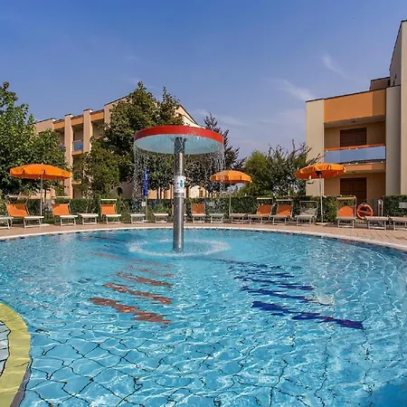 Spacious In Caorle With Shared Pool Apartment *