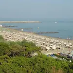 Apartmán Spacious In Caorle With Shared Pool *