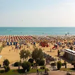 Spacious In Caorle With Shared Pool Apartmán