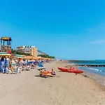Lägenhet Spacious In Caorle With Shared Pool La Fagiana