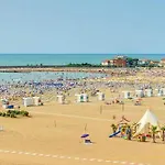 Apartmán Spacious In Caorle With Shared Pool *