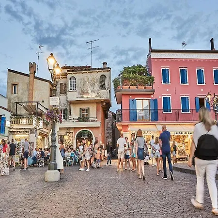 Spacious In Caorle With Shared Pool アパート