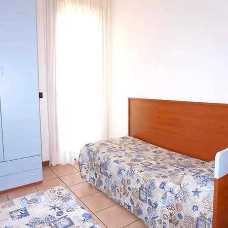 Appartement Spacious In Caorle With Shared Pool *