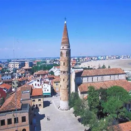 Spacious In Caorle With Shared Pool Apartman *