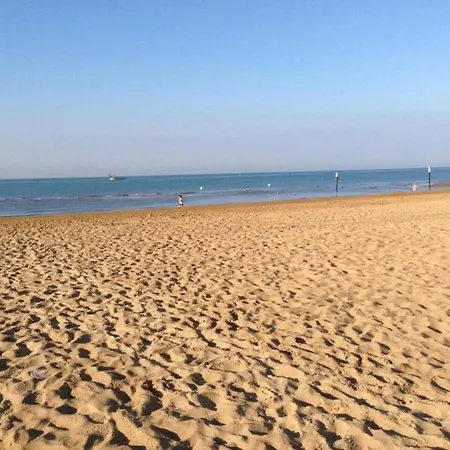 Spacious In Caorle With Shared Pool Appartement