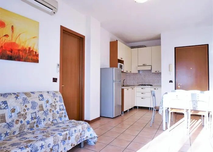 アパート Spacious In Caorle With Shared Pool