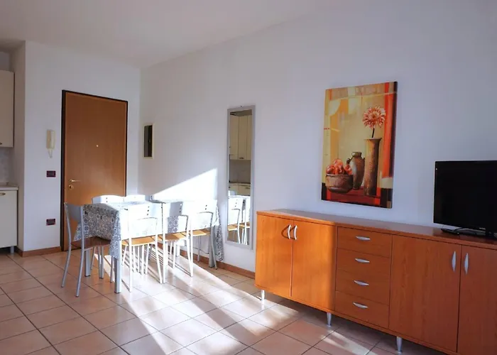 Spacious In Caorle With Shared Pool アパート