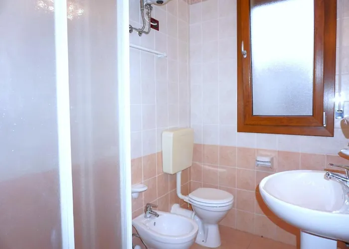 Spacious In Caorle With Shared Pool アパート *