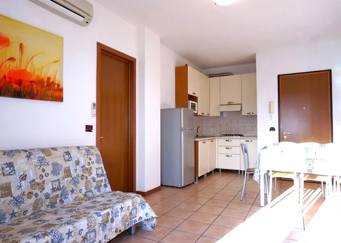 Spacious In Caorle With Shared Pool アパート *