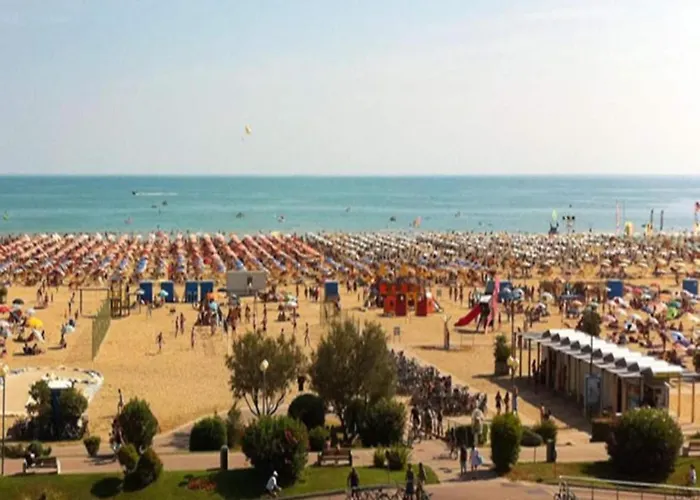 Spacious In Caorle With Shared Pool アパート