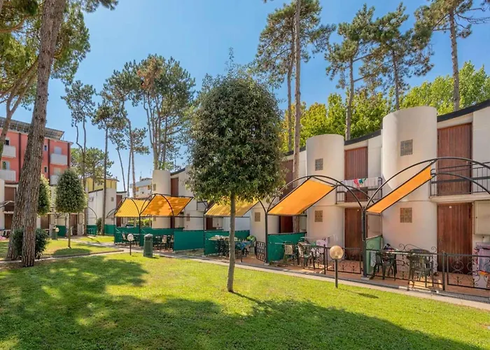 Spacious In Caorle With Shared Pool